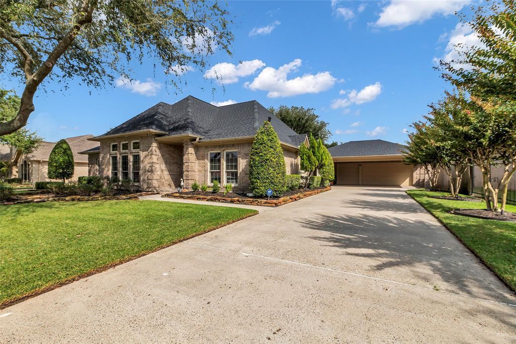 2301 St Patrick Lane, Deer Park, TX 77536