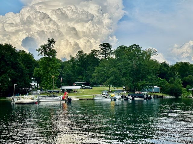 40 2nd Retreat ., Eclectic, AL 36024