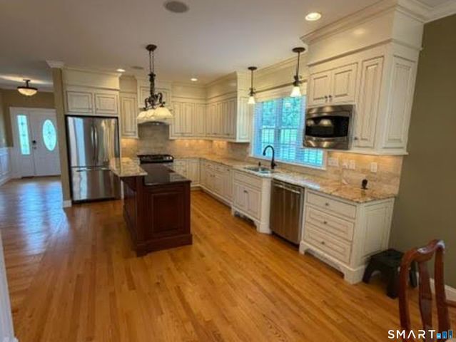 90 Apple Gate 95, Southington, CT 06489