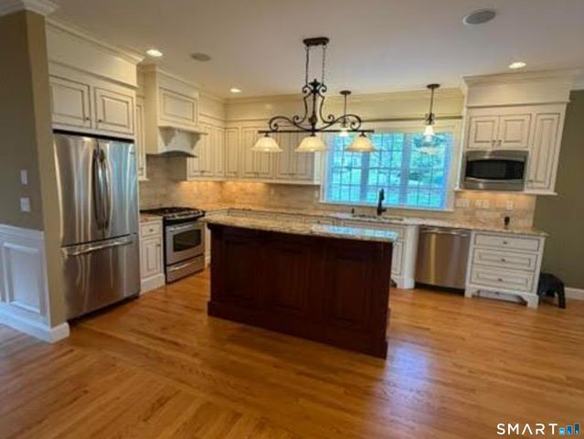 90 Apple Gate 95, Southington, CT 06489