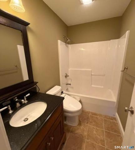 90 Apple Gate 95, Southington, CT 06489