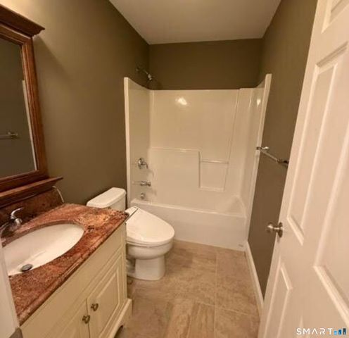 90 Apple Gate 95, Southington, CT 06489