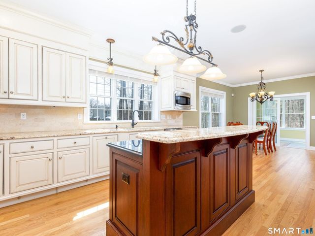 90 Apple Gate 95, Southington, CT 06489