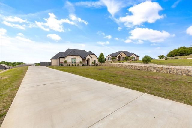 716 Coastal Meadows Court, Granbury, TX 76049