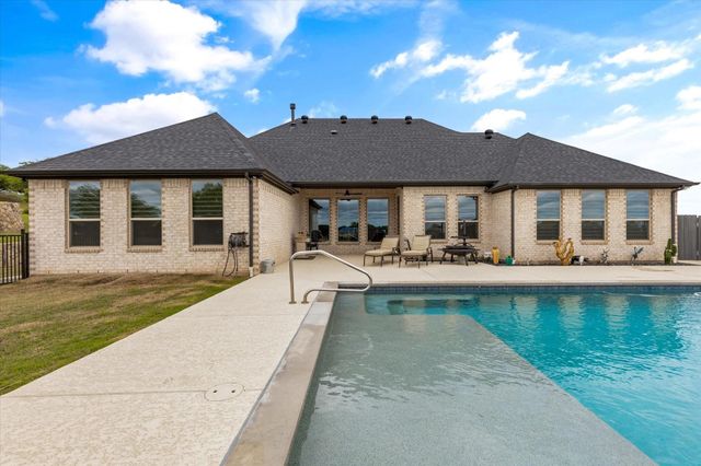 716 Coastal Meadows Court, Granbury, TX 76049