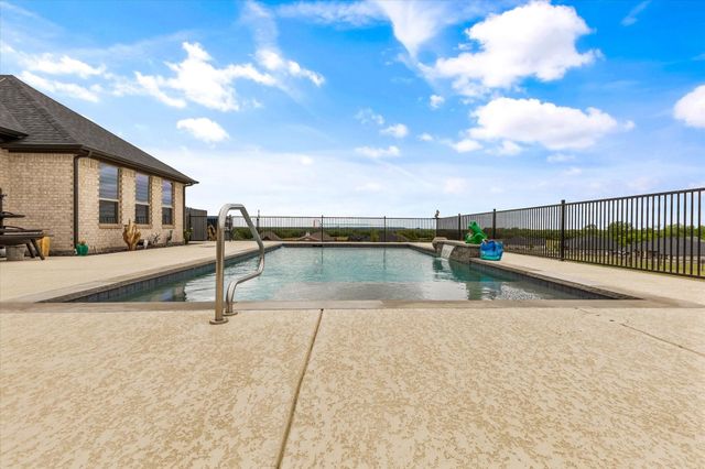 716 Coastal Meadows Court, Granbury, TX 76049