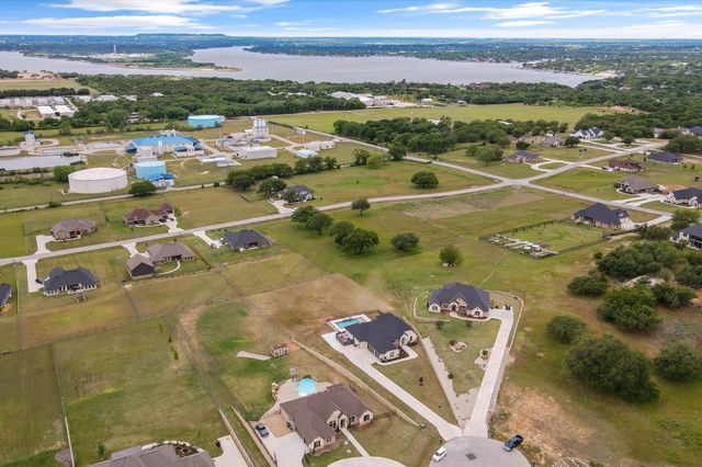 716 Coastal Meadows Court, Granbury, TX 76049