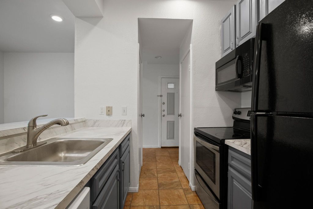 914 W 22nd 1/2 ST 304, Austin, TX 78705