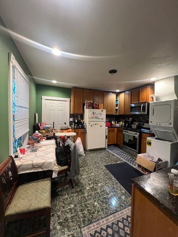 2127 W Huron Street NW, Chicago, IL 60612