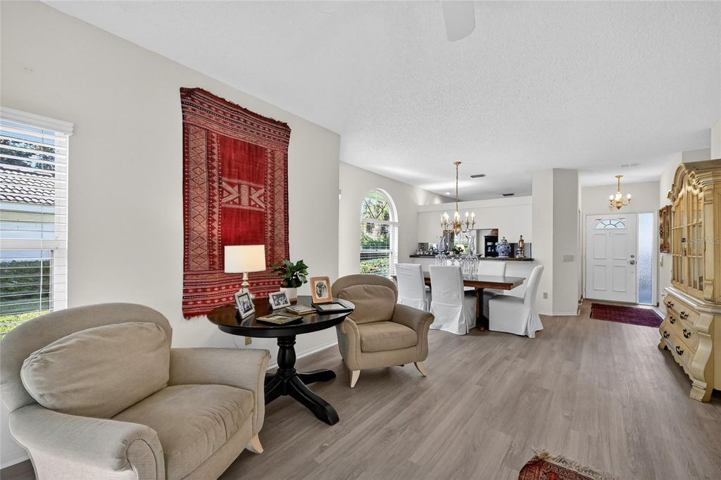 Image 11 of property listing at 5729 GARDEN LAKES PALM, Bradenton, FL 34203