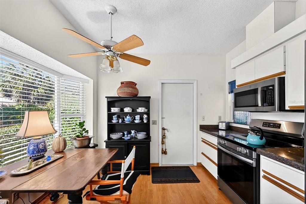 Image 15 of property listing at 5729 GARDEN LAKES PALM, Bradenton, FL 34203