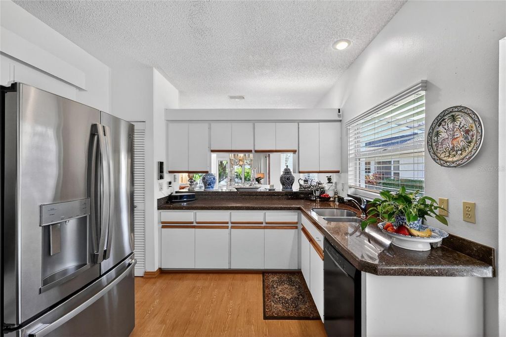 Image 16 of property listing at 5729 GARDEN LAKES PALM, Bradenton, FL 34203