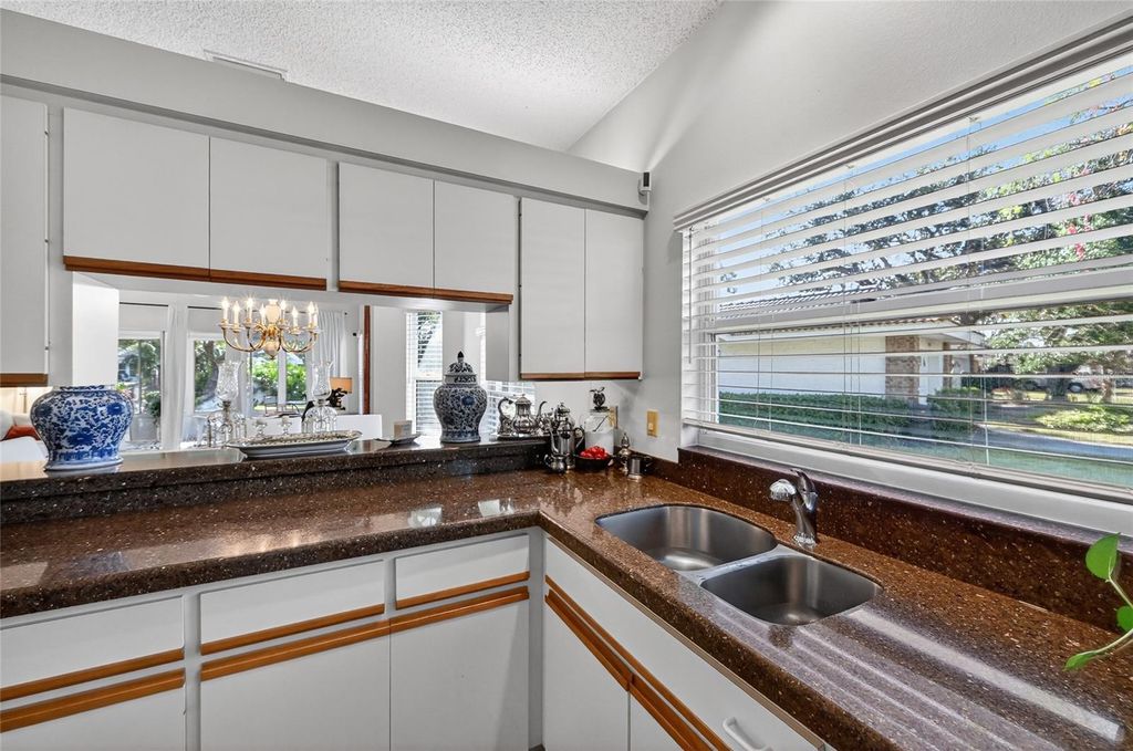 Image 17 of property listing at 5729 GARDEN LAKES PALM, Bradenton, FL 34203