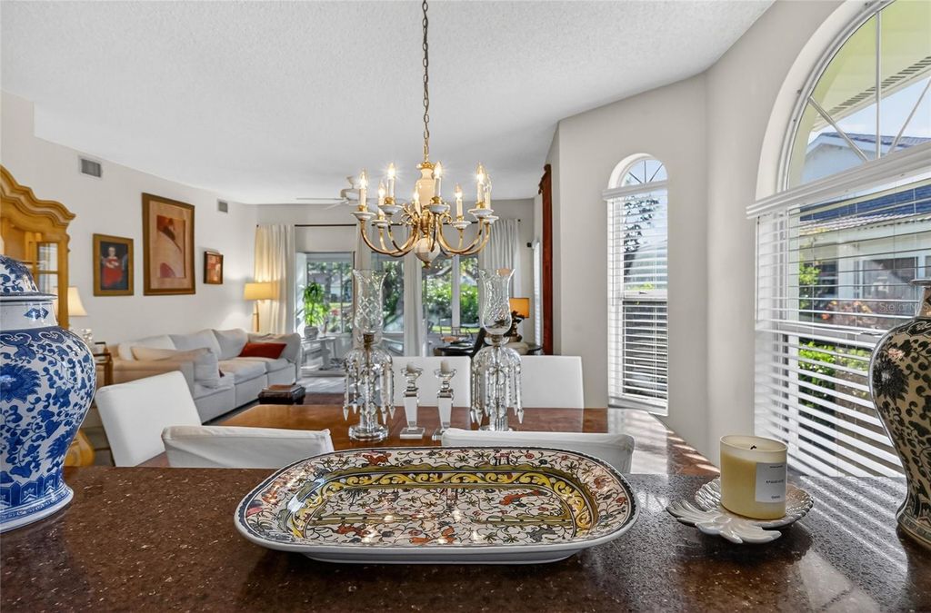 Image 18 of property listing at 5729 GARDEN LAKES PALM, Bradenton, FL 34203