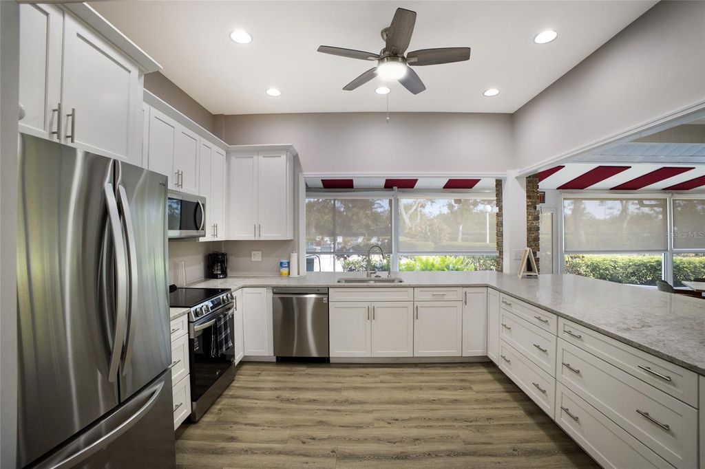 Image 51 of property listing at 5729 GARDEN LAKES PALM, Bradenton, FL 34203