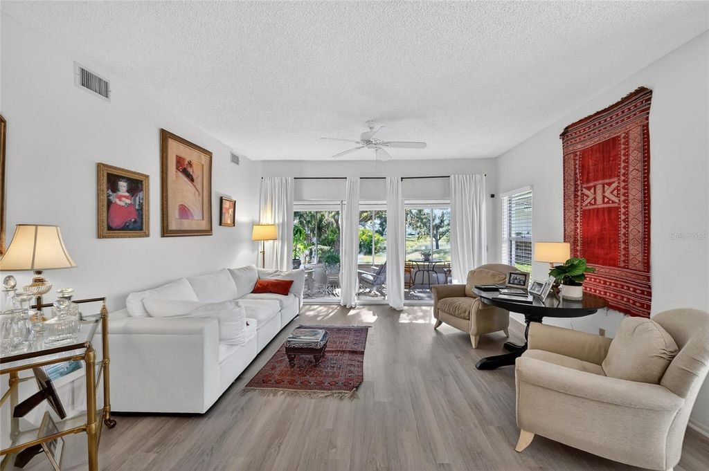 Image 7 of property listing at 5729 GARDEN LAKES PALM, Bradenton, FL 34203