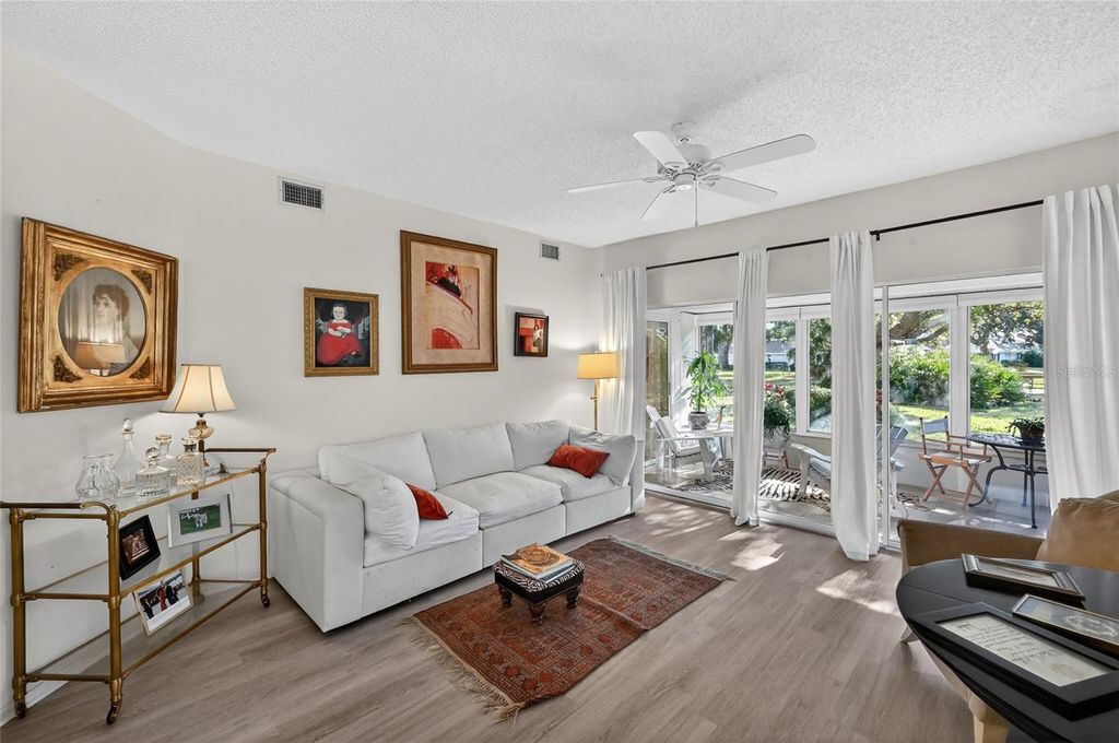 Image 8 of property listing at 5729 GARDEN LAKES PALM, Bradenton, FL 34203