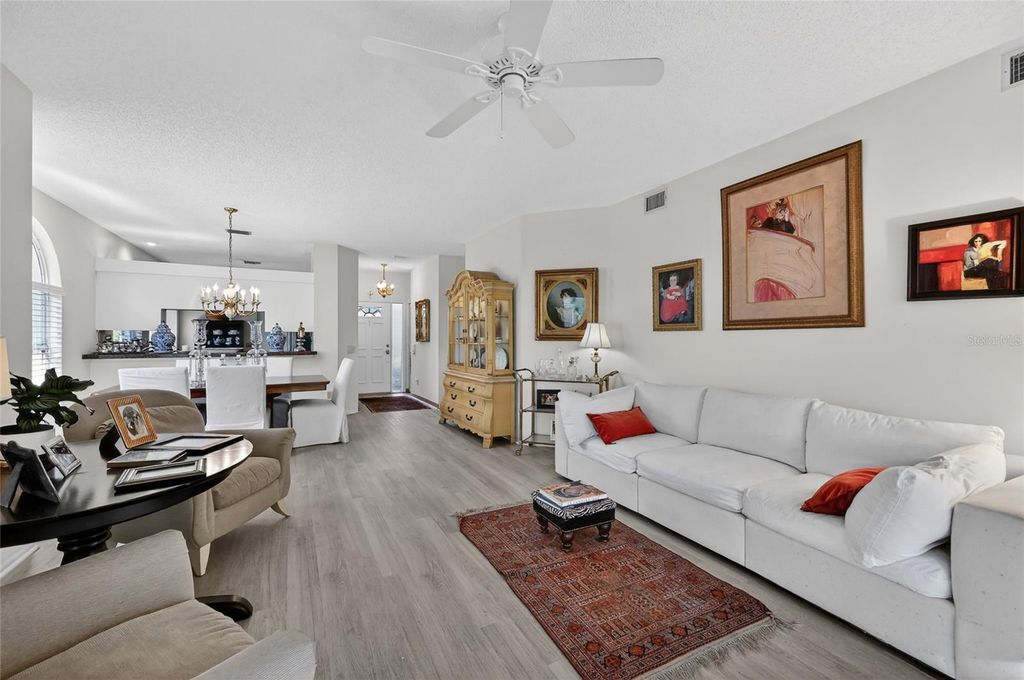 Image 10 of property listing at 5729 GARDEN LAKES PALM, Bradenton, FL 34203