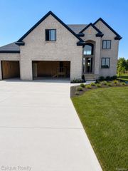 29736 Red Fox Lane, Chesterfield Township, MI 48047