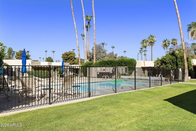 607 S DESERT FLOWER Drive, Mesa, AZ 85208