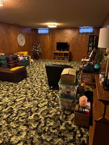 2351 S Grove St, Wichita, KS 67211