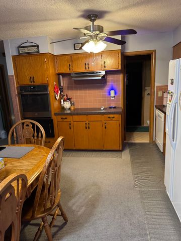 2351 S Grove St, Wichita, KS 67211