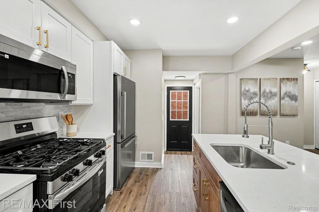 28208 Rockwood Street, St. Clair Shores, MI 48081
