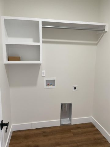 313 S Sycamore Dr, Valley Center, KS 67147