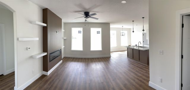 313 S Sycamore Dr, Valley Center, KS 67147