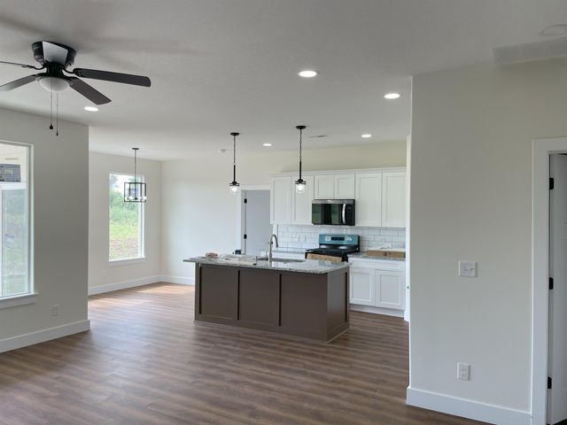 313 S Sycamore Dr, Valley Center, KS 67147