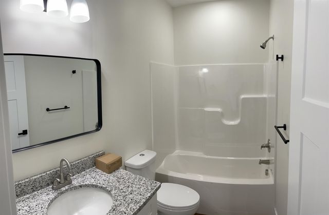 313 S Sycamore Dr, Valley Center, KS 67147