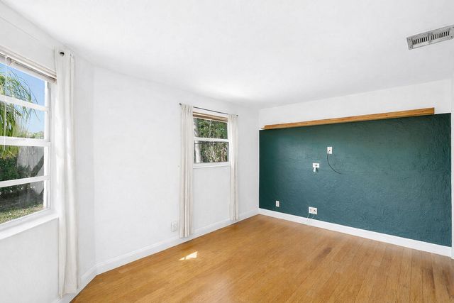 943 York Street, West Palm Beach, FL 33401