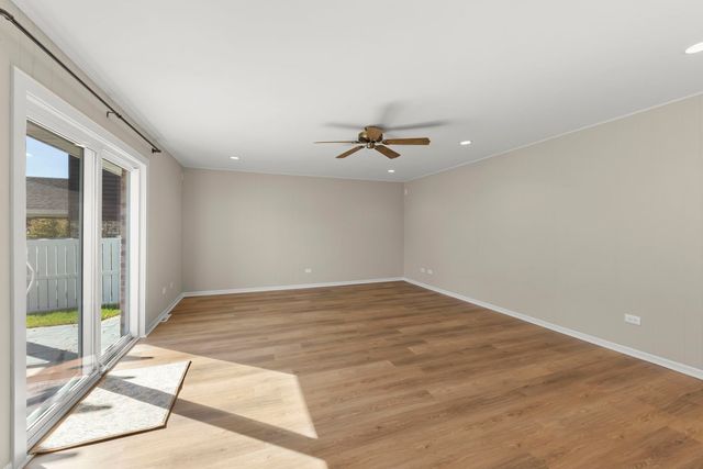 609 Honey Locust Lane, Darien, IL 60561