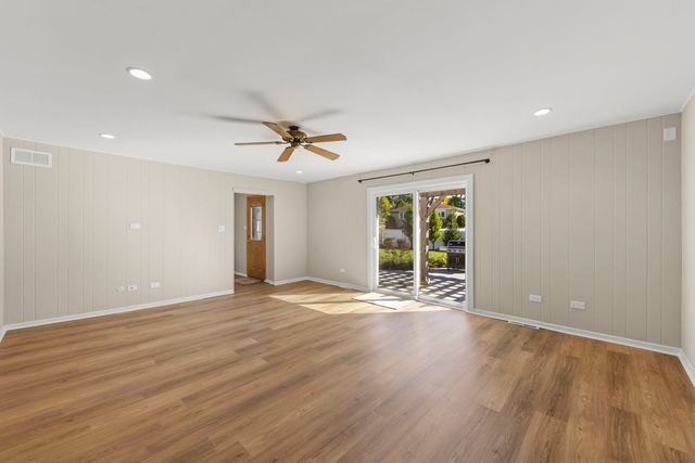 609 Honey Locust Lane, Darien, IL 60561