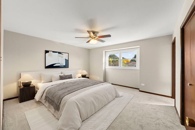 609 Honey Locust Lane, Darien, IL 60561