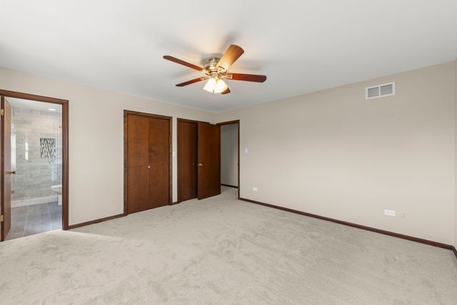 609 Honey Locust Lane, Darien, IL 60561