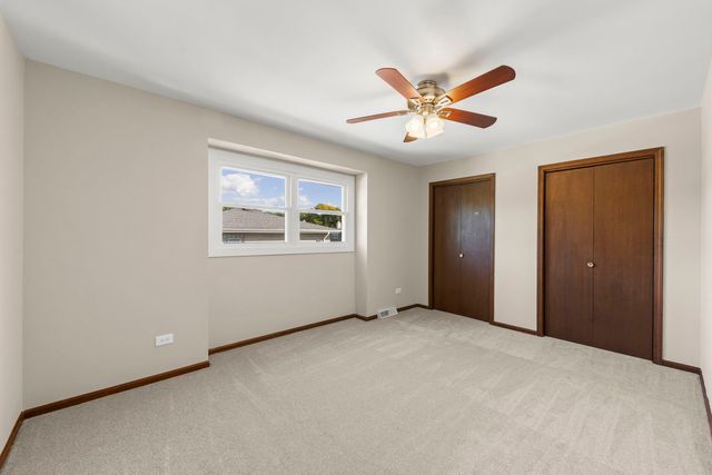 609 Honey Locust Lane, Darien, IL 60561