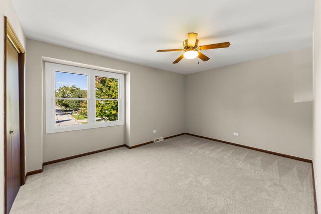 609 Honey Locust Lane, Darien, IL 60561