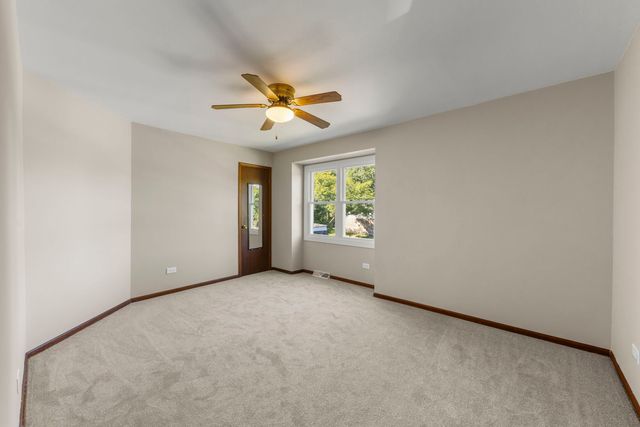 609 Honey Locust Lane, Darien, IL 60561