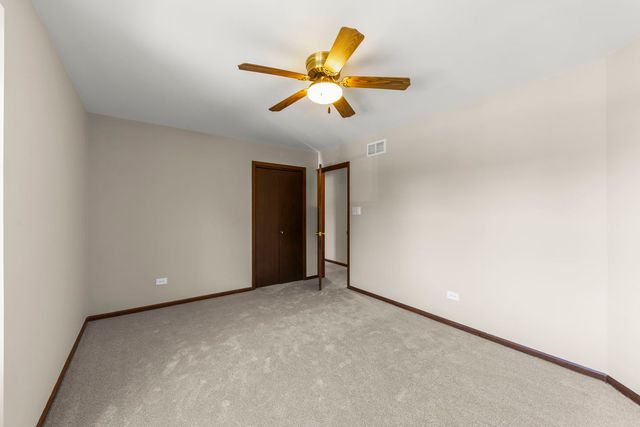 609 Honey Locust Lane, Darien, IL 60561