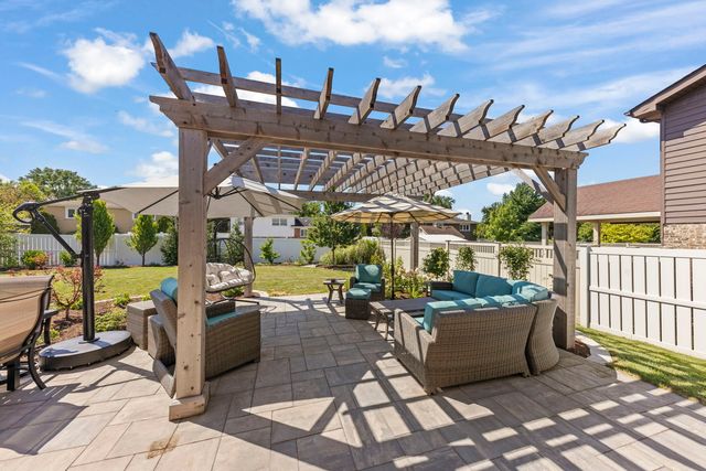609 Honey Locust Lane, Darien, IL 60561