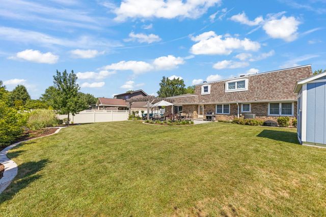 609 Honey Locust Lane, Darien, IL 60561