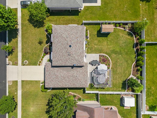 609 Honey Locust Lane, Darien, IL 60561