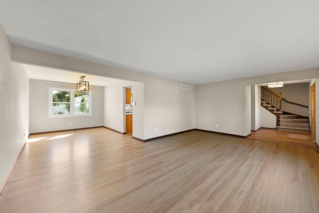 609 Honey Locust Lane, Darien, IL 60561