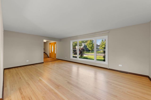 609 Honey Locust Lane, Darien, IL 60561