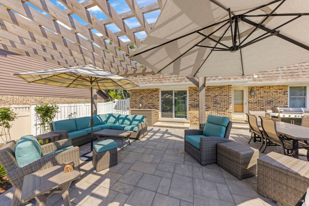 609 Honey Locust Lane, Darien, IL 60561 — photo 2