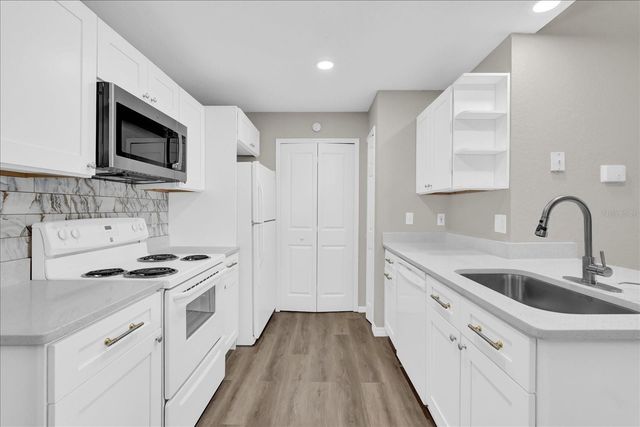 8915 LATREC AVENUE 2311, Orlando, FL 32819
