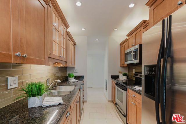 1010 Palm Avenue 208, West Hollywood, CA 90069