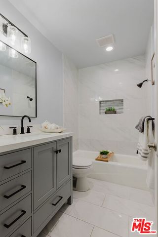 1010 Palm Avenue 208, West Hollywood, CA 90069