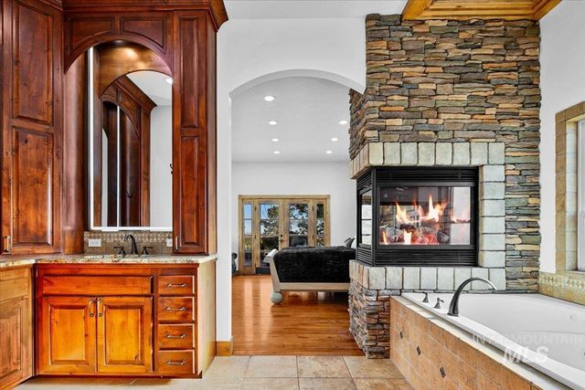13100 S Laken Ln, Kuna, ID 83634